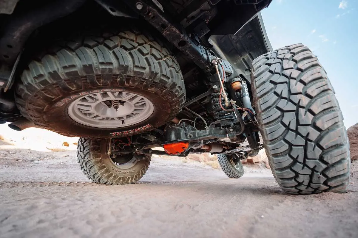 Off-roader flexing with ASFIR skid plates and red diff guard